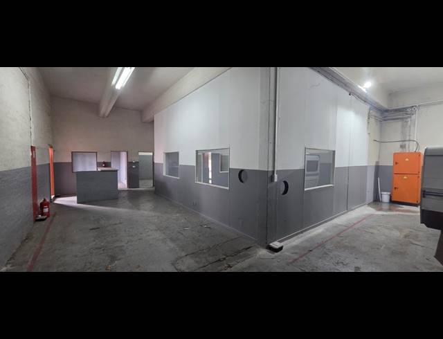 318M² WAREHOUSE TO LET IN WELLINGTON CENTRAL